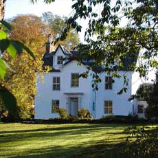 Scottish holiday home with with conservatory and front garden